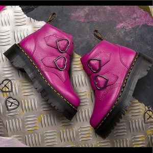 New size 7 Devon heart boots.  Too small.  These are new in box